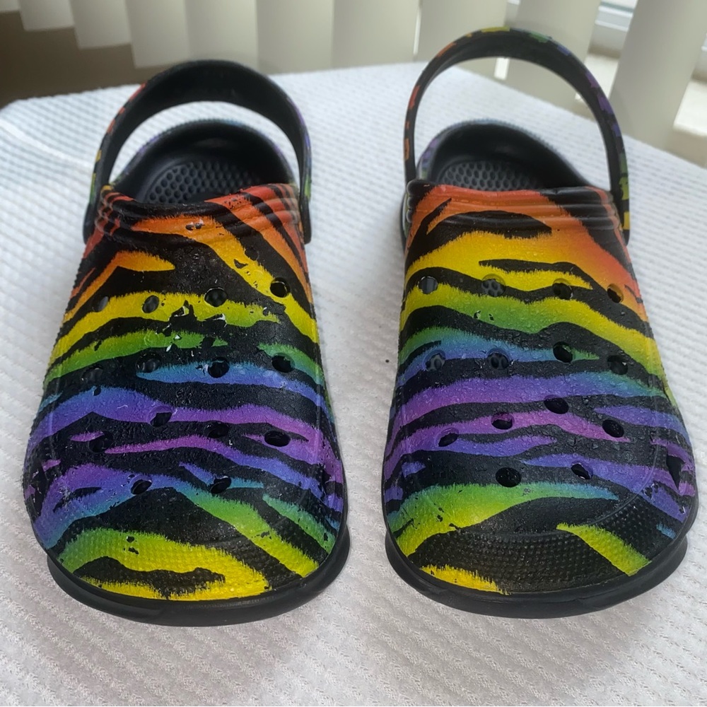 HOBIBEAR UNISEX Rainbow Zebra Garden Mule Clogs Size 40 (Women’s Size 9.5-10) - Picture 3 of 12